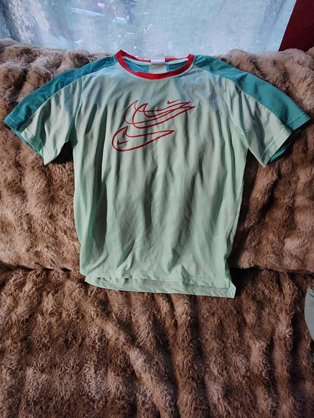 Nike Kids' Light Teal Graphic T-Shirt with Red Trim Size XL